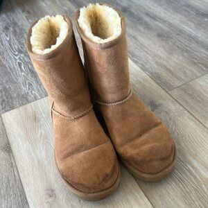 Tan Uggs